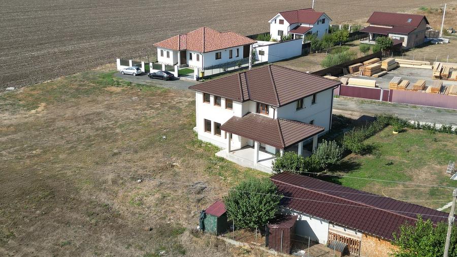 Casă individuală cu 5 camere cu Canalizare în Zimandcuz