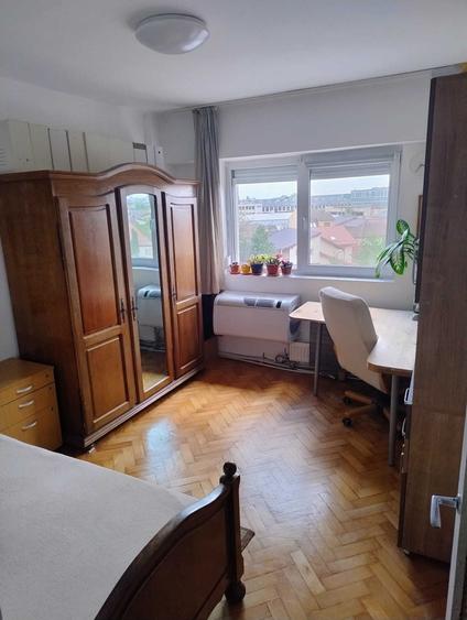 Apartament cu 4 camere decomandat în Dacia