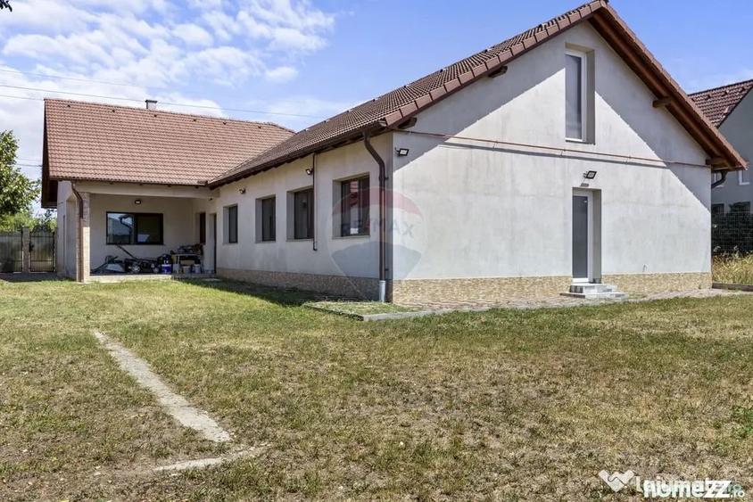 Casă cu 7 camere cu Teren 1363 Mp în Sânnicolau Mic