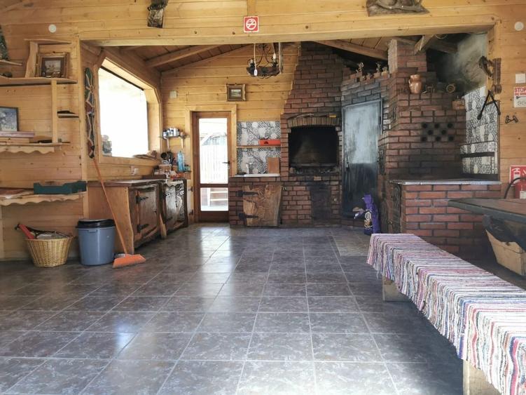 Casă individuală cu 8 camere cu Canalizare în Molid