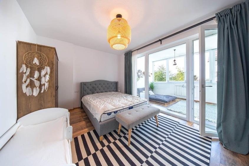 Apartament cu 3 camere decomandat, mobilat în Central