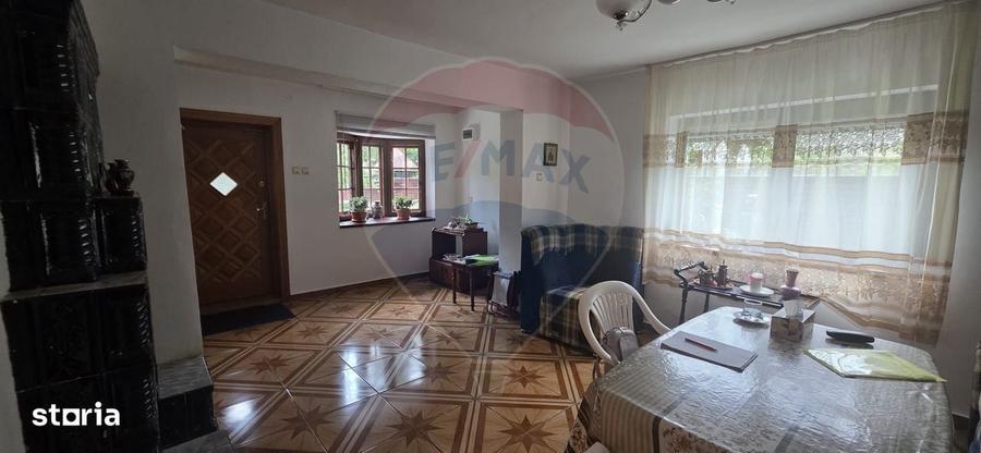 Casă cu 4 camere în Căprioru