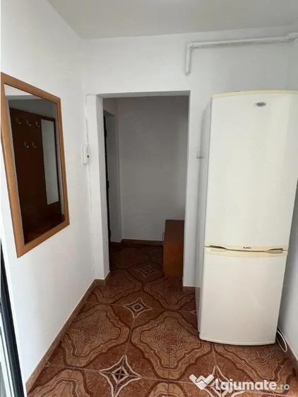 Apartament cu 2 camere semidecomandat în Florilor