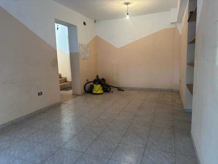 Casă cu 8 camere cu Teren 179 Mp în Craiter