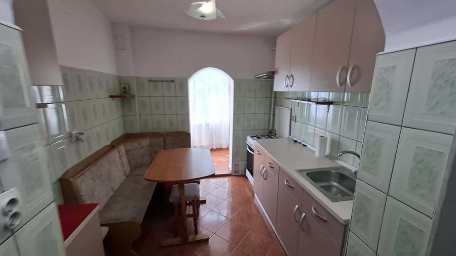 Apartament cu 3 camere decomandat în Metalurgie
