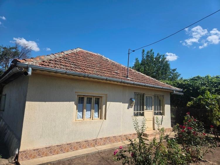 Casă individuală cu 5 camere cu Teren 1700 Mp în Perișoru