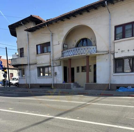 Casă cu 5 camere cu Canalizare în Central