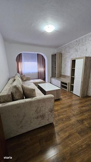 Apartament cu 3 camere semidecomandat în Central