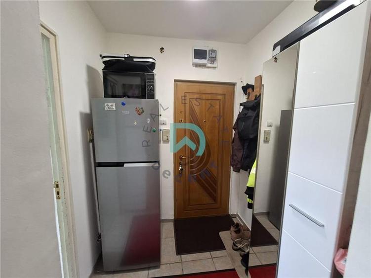 Apartament cu 2 camere semidecomandat în Griviței