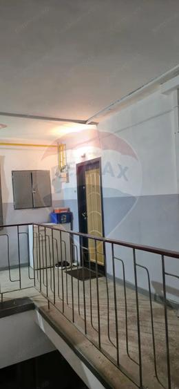 Apartament cu 3 camere semidecomandat în Sud