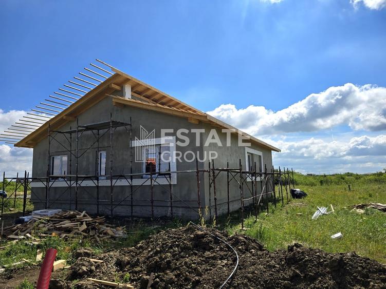 Casă individuală cu 4 camere cu Canalizare în Moșnița Nouă