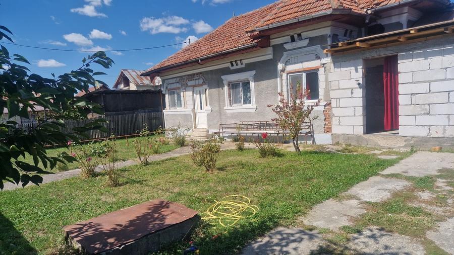 Casă cu 3 camere în Dragomirești