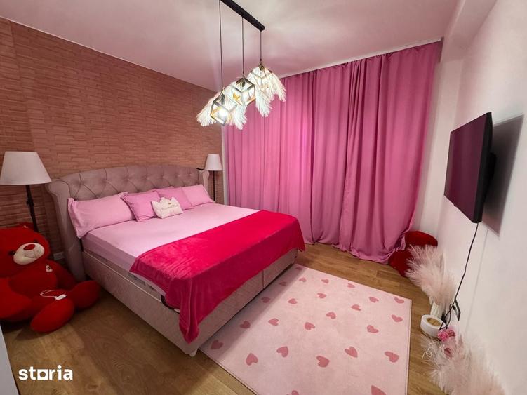 Casă cu 7 camere cu Teren 500 Mp în Central