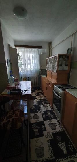 Apartament cu 3 camere decomandat, mobilat în Viziru 3
