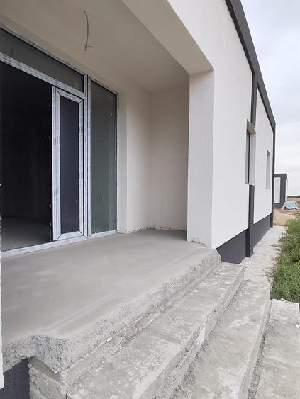 Casă individuală cu 3 camere cu Teren 500 Mp în Săbăreni