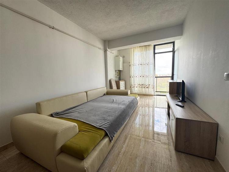 Apartament cu 2 camere semidecomandat, mobilat în Exterior Est