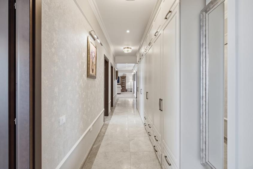 Apartament cu 4 camere decomandat, mobilat în Central