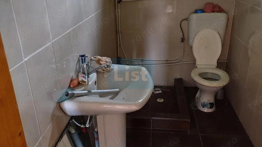 Spațiu comercial, de 240 mp, în Ștubeiu