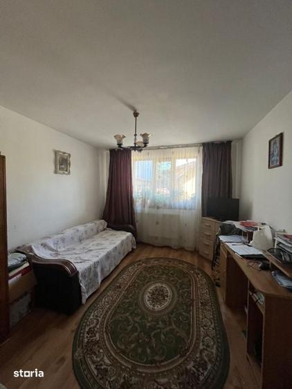 Casă cu 10 camere cu Teren 181 Mp în Rovine
