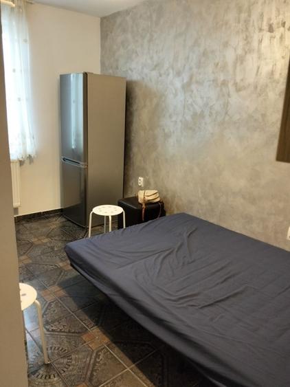 Vand garsoniera confort 3, zona Baicului,15m2.et 4/4.Garsoniera este mobilatautilata.GazeBlocul este anvelopatSector 2 - 6