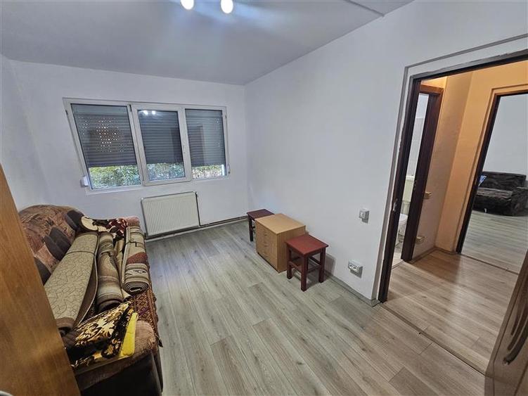 Apartament cu 2 camere semidecomandat, mobilat în Micro I
