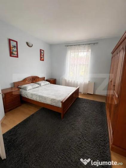 Casă cu 7 camere cu Teren 3940 Mp în Central