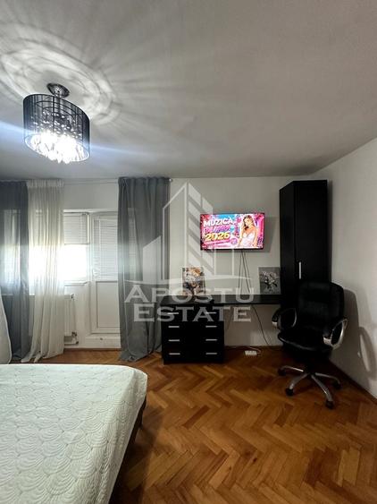 Apartament cu 3 camere decomandat în Girocului