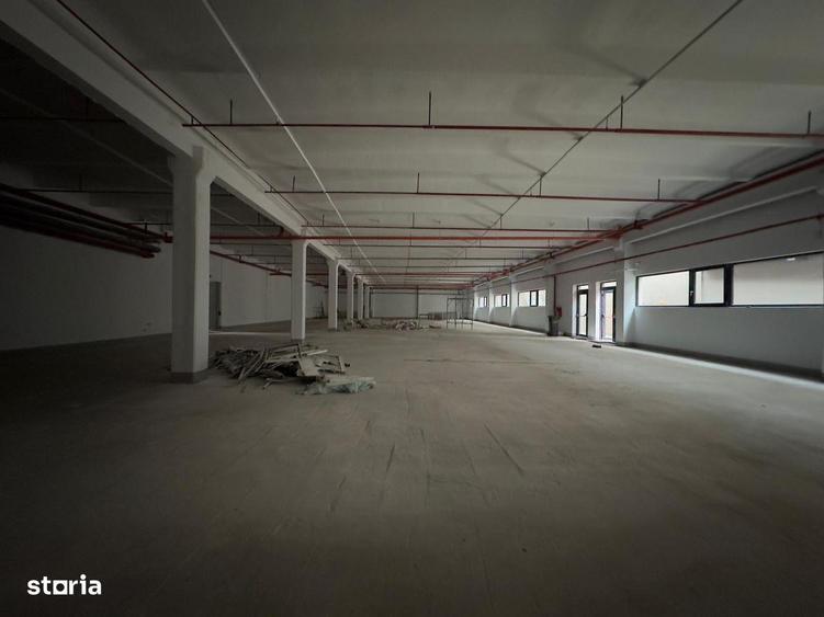 Spațiu comercial, de 808 mp, în Baza 3