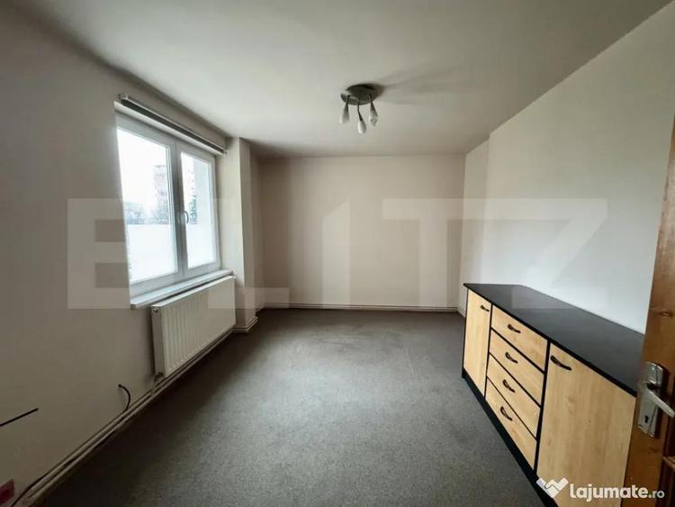 Apartament cu 3 camere decomandat în Semicentral