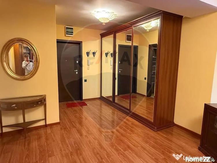 Apartament cu 4 camere semidecomandat în Nordului
