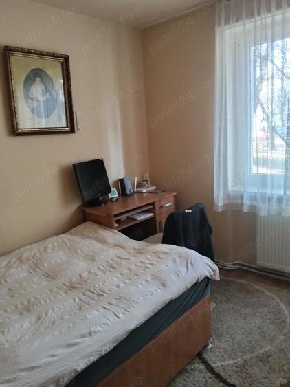 Apartament cu 3 camere semidecomandat în Central