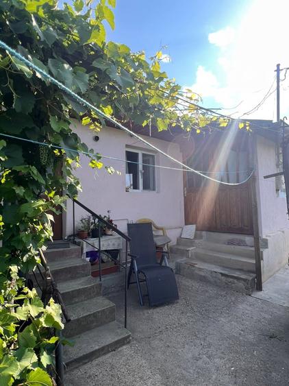 Casă individuală cu 3 camere cu Teren 528 Mp în Est