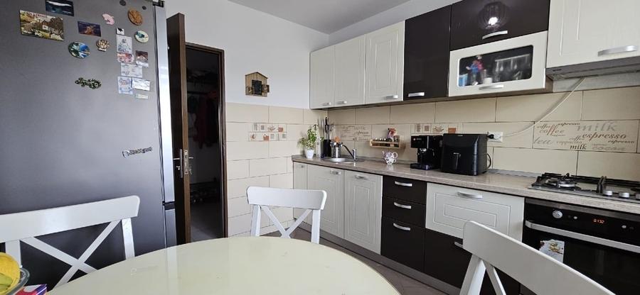 Apartament cu 3 camere decomandat, mobilat în Dristor