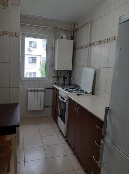 Apartament cu 3 camere semidecomandat în Dacia