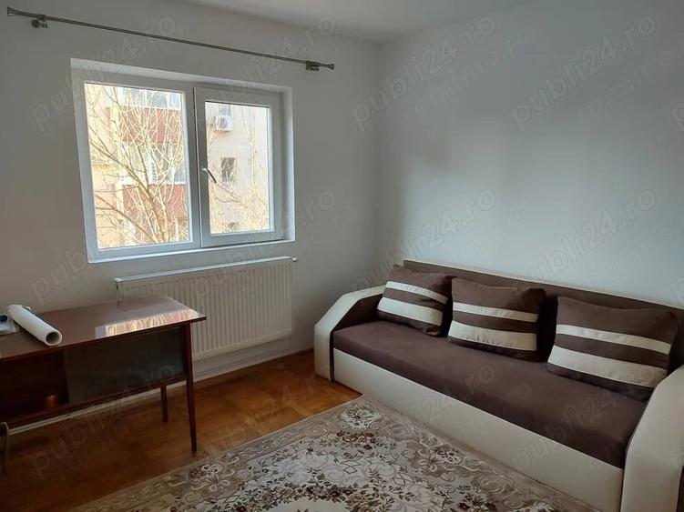 Apartament cu 4 camere decomandat în Girocului