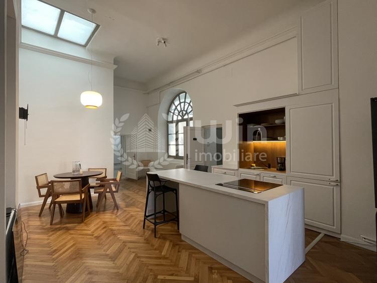 Apartament cu 4 camere semidecomandat, mobilat în Central