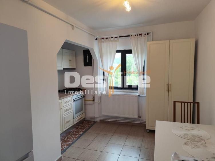Apartament cu 2 camere decomandat, mobilat în Poiana Câmpina
