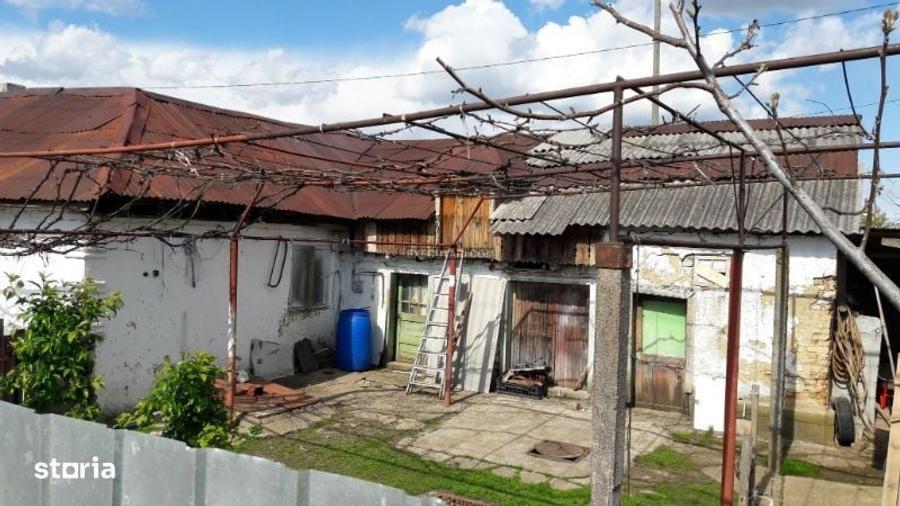 Casă cu 4 camere în Central