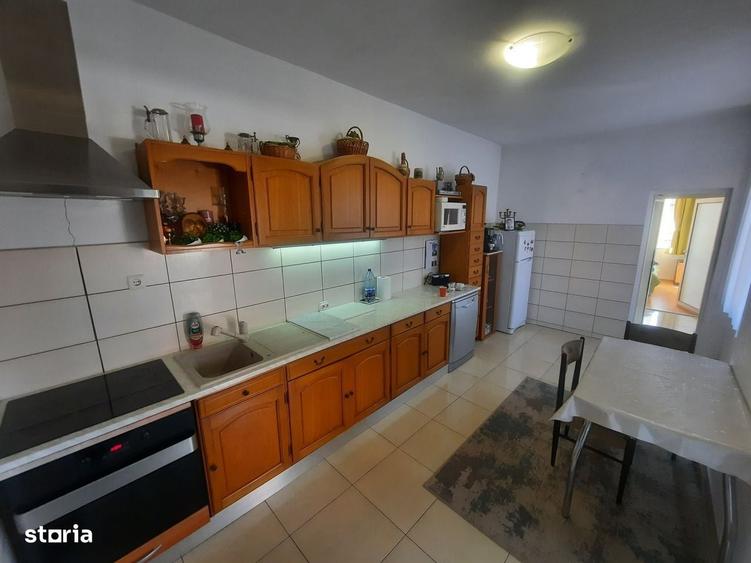 Casă cu 4 camere în Central