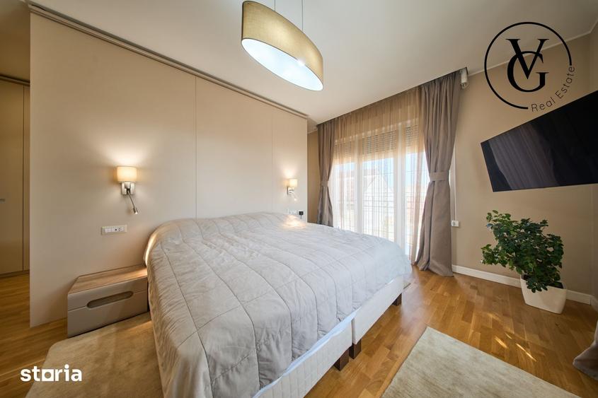 Casă cu 7 camere decomandat cu Teren 346 Mp în Central