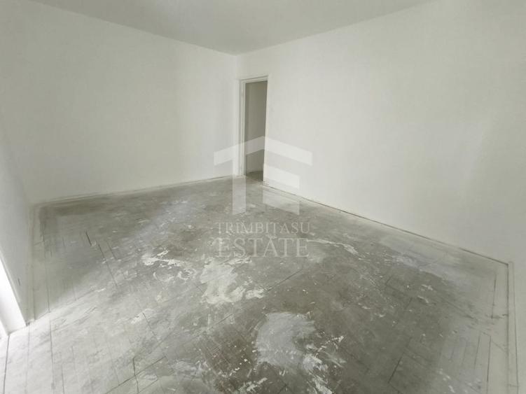 Apartament cu 3 camere semidecomandat în Central