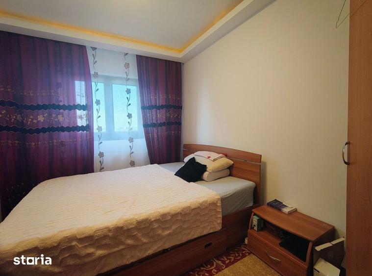 Casă cu 4 camere cu Teren 1299 Mp în Șimnicu de Sus