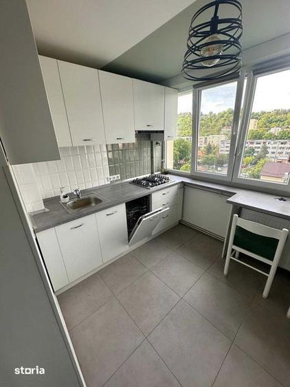 Apartament cu 3 camere semidecomandat, mobilat în Mărăști