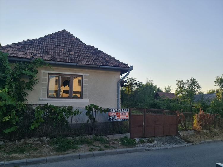 Casă cu 3 camere în Central