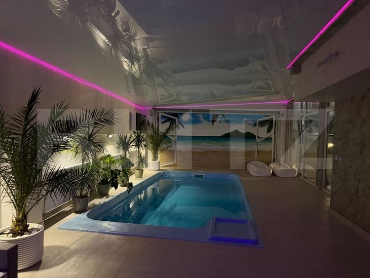 Casă individuală cu 10 camere cu Piscina în Sântana de Mureș