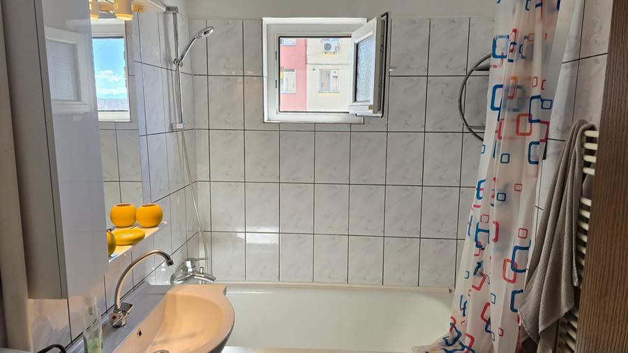 Apartament cu 3 camere decomandat în Zarand