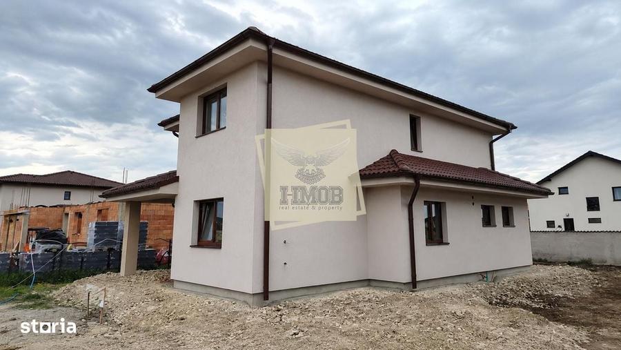Casă cu 4 camere în Șura Mică