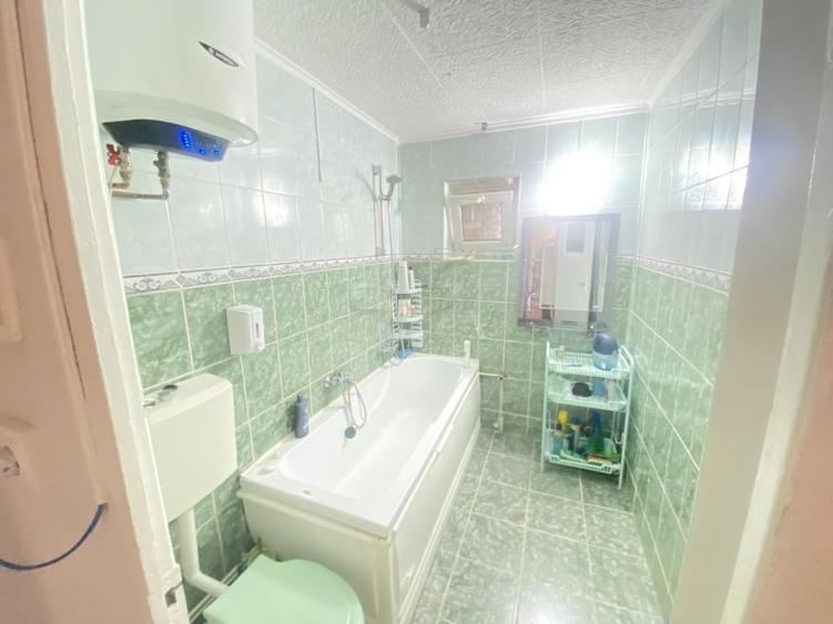 Apartament cu 3 camere decomandat în Rahova