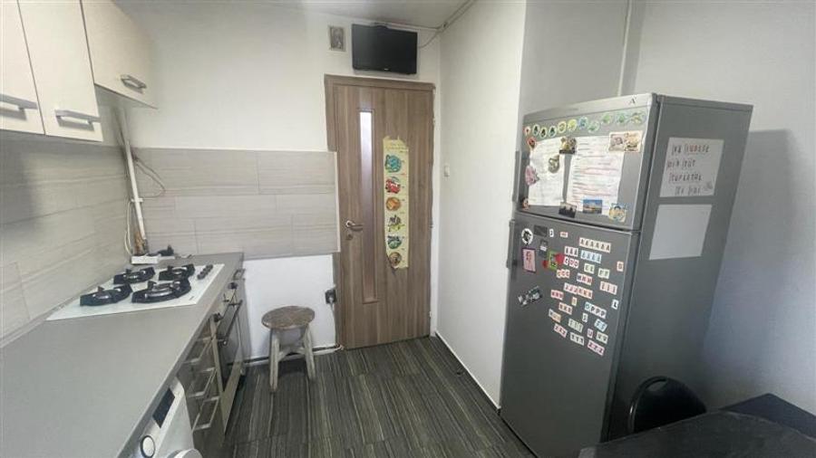Apartament cu 2 camere semidecomandat în Podu Roș