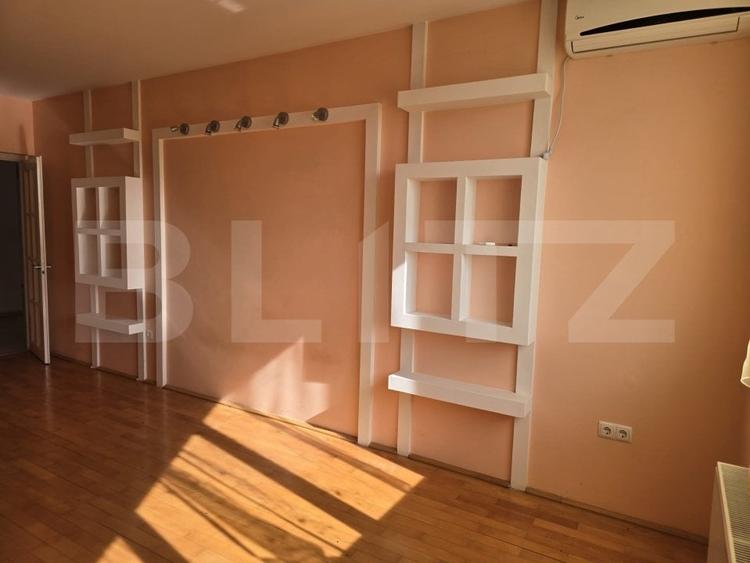 Casă individuală cu 7 camere cu Canalizare în Vetiș
